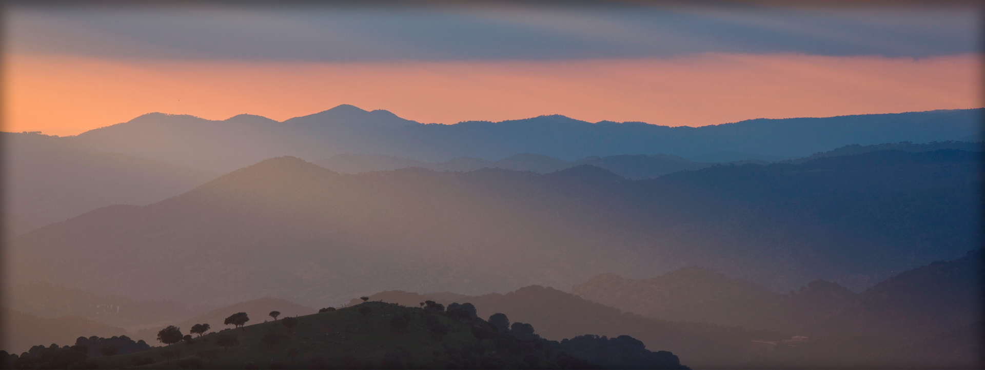 Atardecer sobre la sierra de olivares de Arjonilla